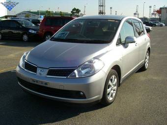 2005 Nissan Tiida Pictures