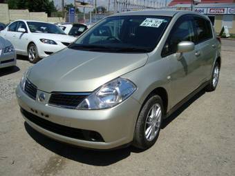 2005 Nissan Tiida Pics