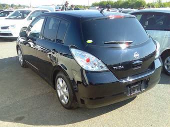 2005 Nissan Tiida Photos