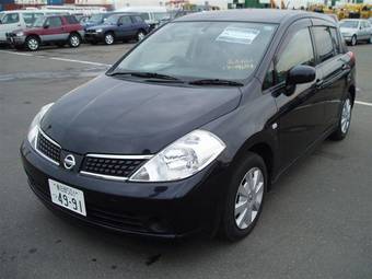 2005 Nissan Tiida Photos