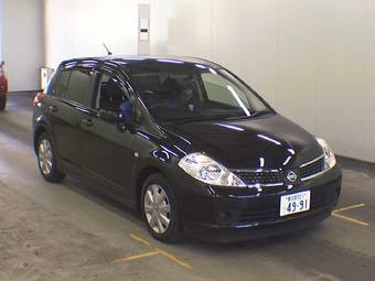 2005 Nissan Tiida Pictures