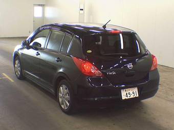 2005 Nissan Tiida Pictures