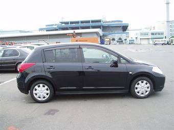 2005 Nissan Tiida Pictures