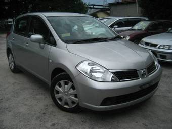 2005 Nissan Tiida Photos