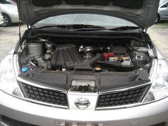 2005 Nissan Tiida Pics