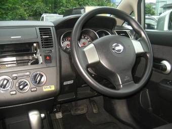 2005 Nissan Tiida Pictures