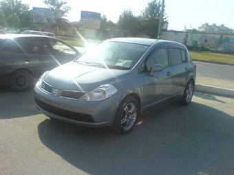 2005 Nissan Tiida Photos