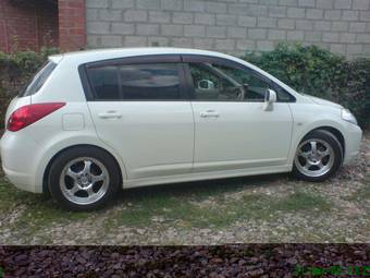 2005 Nissan Tiida Pictures