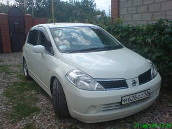2005 Nissan Tiida Photos
