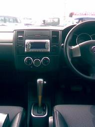 2005 Nissan Tiida Pictures