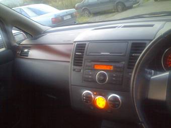 2005 Nissan Tiida Pictures