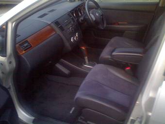 2005 Nissan Tiida Pictures
