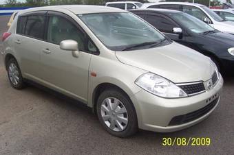 2005 Nissan Tiida Pictures