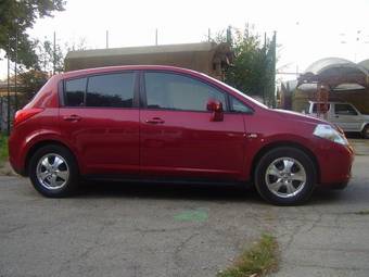 2005 Nissan Tiida Photos