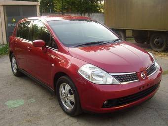 2005 Nissan Tiida Pictures