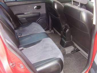 2005 Nissan Tiida Pictures