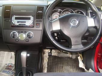 2005 Nissan Tiida Pics