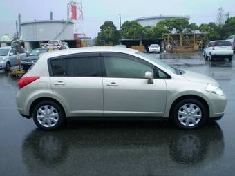 2005 Nissan Tiida Photos