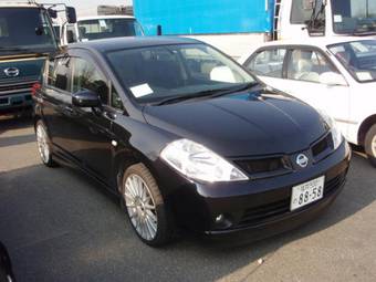 2005 Nissan Tiida Photos