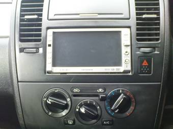 2005 Nissan Tiida Wallpapers