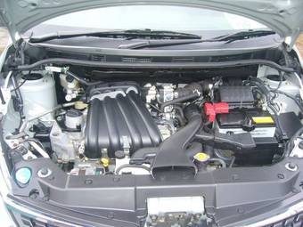 2005 Nissan Tiida Photos