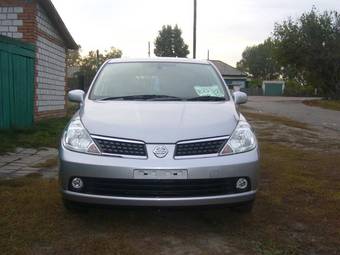 2005 Nissan Tiida Pictures