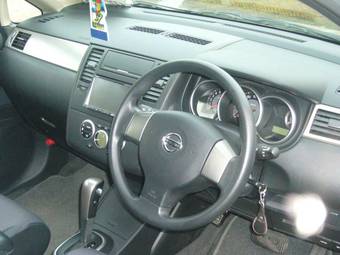 2005 Nissan Tiida Pictures