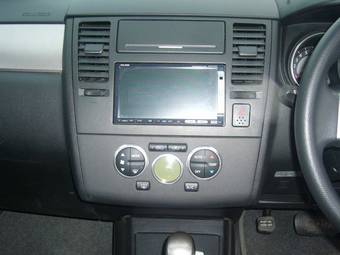 2005 Nissan Tiida Pics