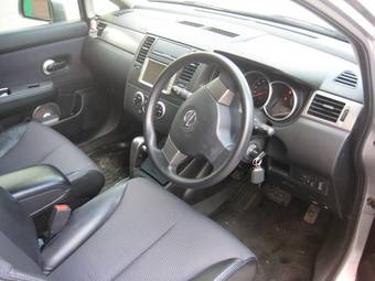 2005 Nissan Tiida Photos