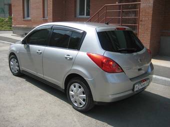 2005 Nissan Tiida Photos