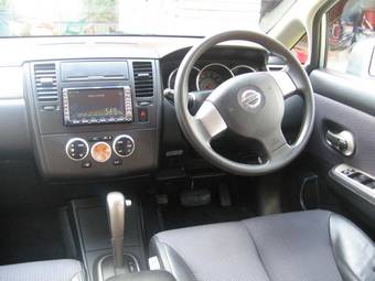 2005 Nissan Tiida Photos