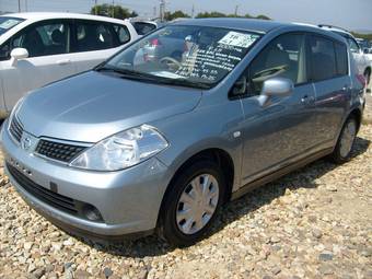 2005 Nissan Tiida Pictures