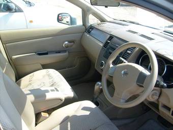 2005 Nissan Tiida Photos