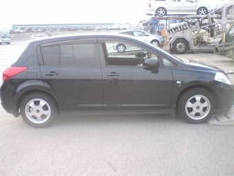 2005 Nissan Tiida Photos