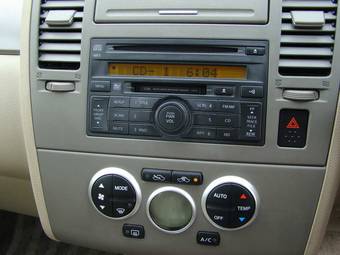 2005 Nissan Tiida Pictures