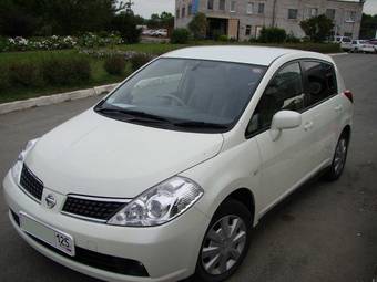 2005 Nissan Tiida Wallpapers