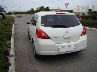 2005 Nissan Tiida Images