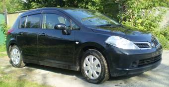 2005 Nissan Tiida Pictures