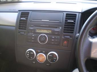 2005 Nissan Tiida Pictures