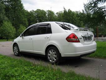 2005 Nissan Tiida Pictures