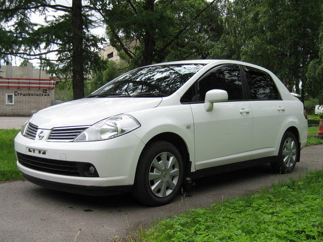 Nissan tiida 2005
