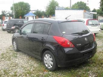 2005 Nissan Tiida Photos