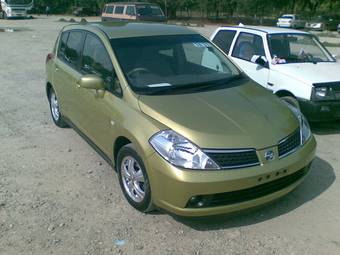 2005 Nissan Tiida Photos