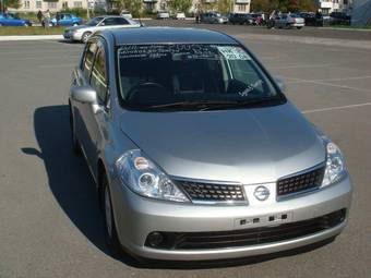 2005 Nissan Tiida Pictures