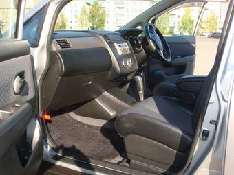 2005 Nissan Tiida Photos