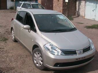 2005 Nissan Tiida Photos