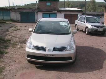 2005 Nissan Tiida Photos