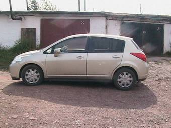 2005 Nissan Tiida Photos