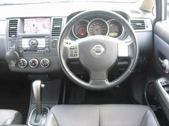 2006 Nissan Tiida Pictures