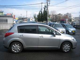 2006 Nissan Tiida Pictures